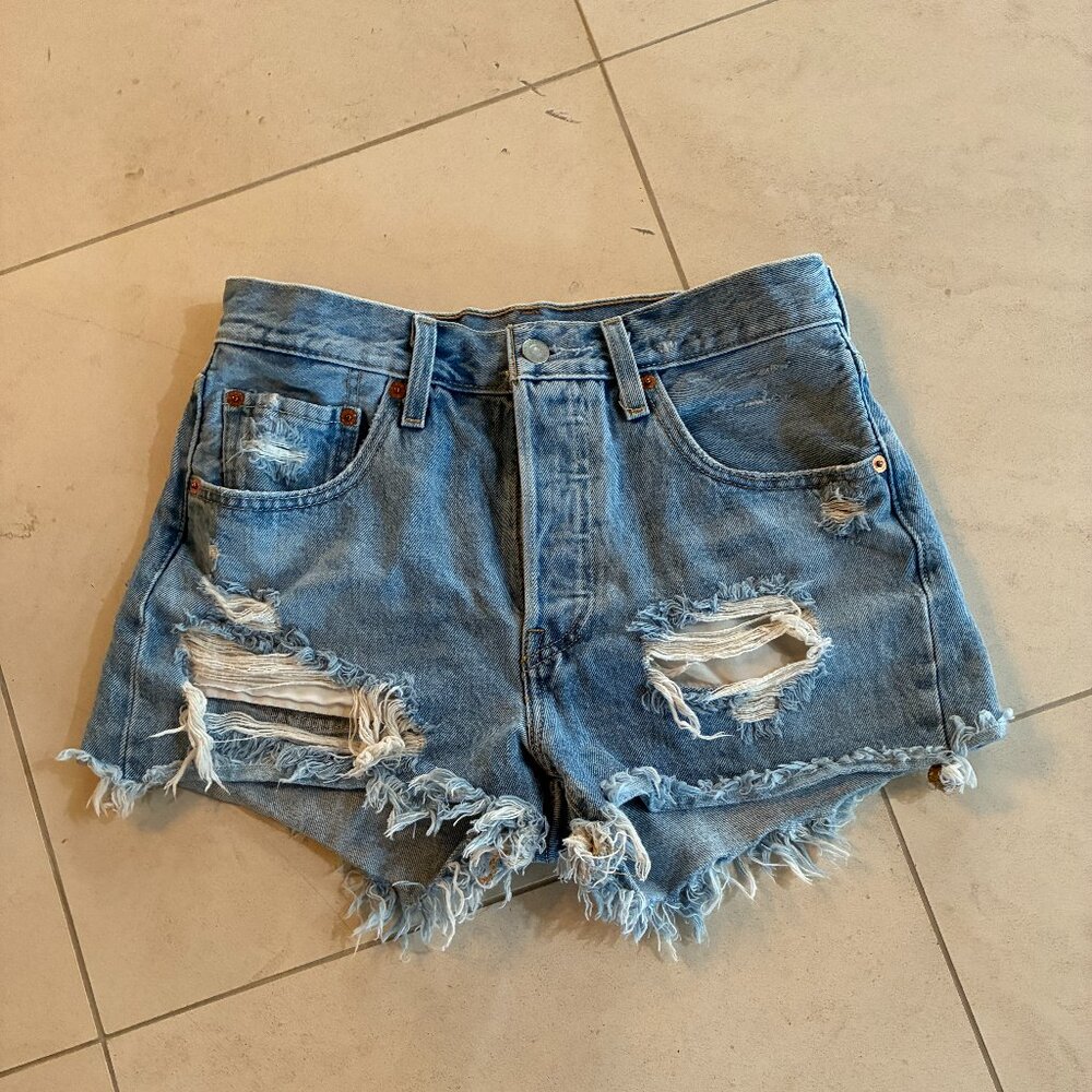 Levi's 501 Shorts- medium wash, size W 27